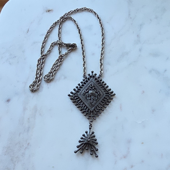 Hollycraft Jewelry - Vintage Hollycraft brutalist pendant necklace.